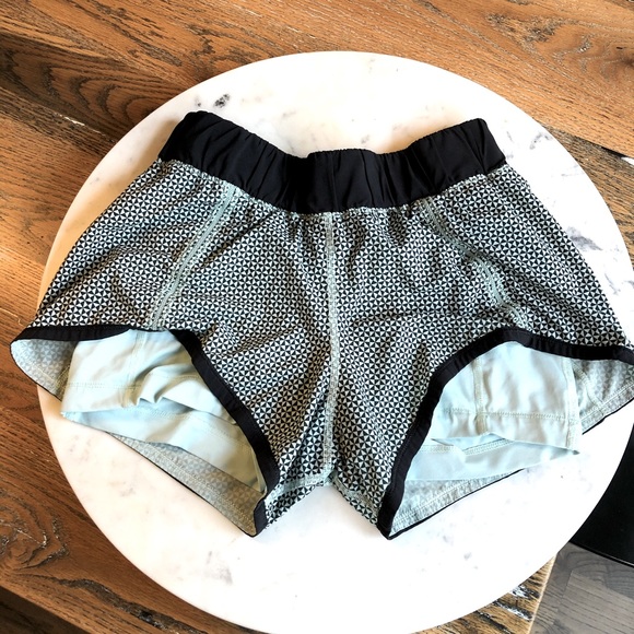 Lululemon Women’s In a Flash 2 in 1 Shorts Sz 6 - Picture 1 of 12